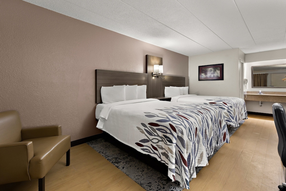 Red Roof Inn Cleveland Westlake - photo 8
