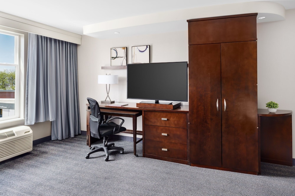 Courtyard by Marriott Keene Downtown - photo 10