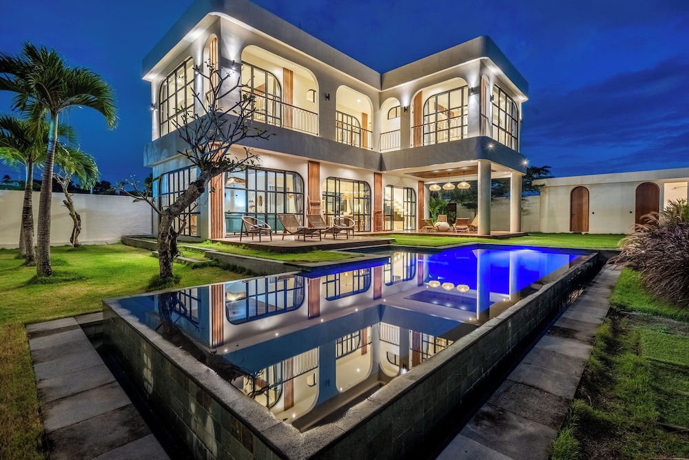 Nicolas Villa Canggu — 4-Star Luxury Hotel in Canggu, Indonesia