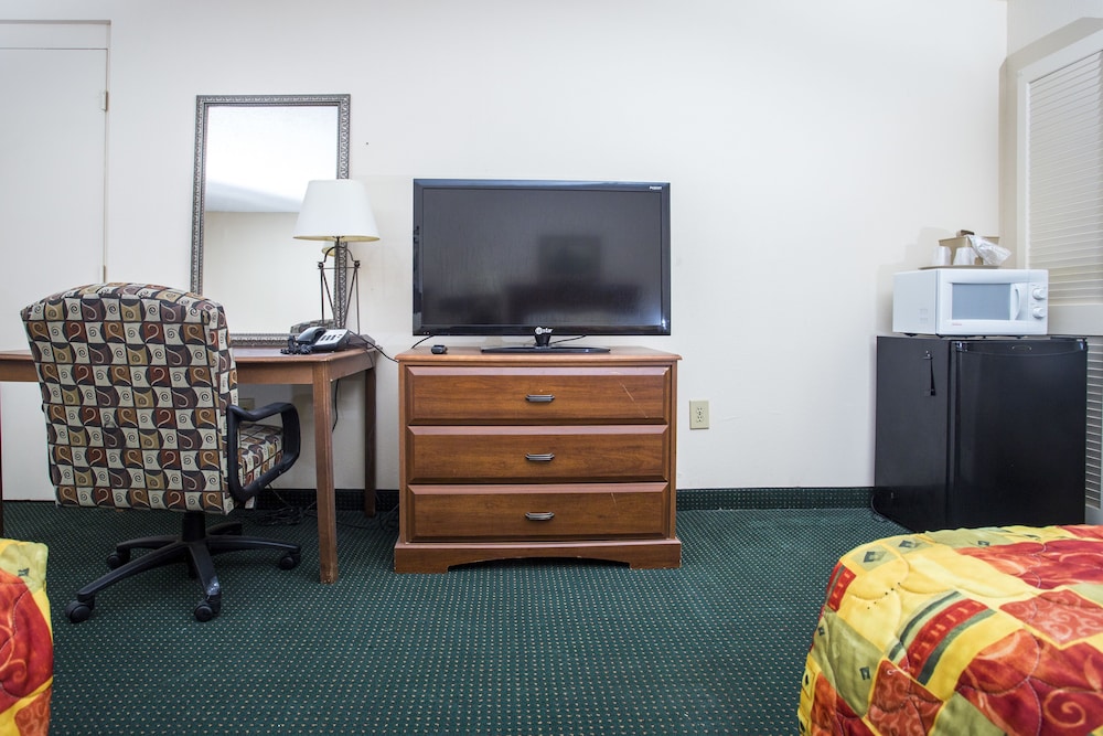 Motel 6 Sandersville GA - photo 46