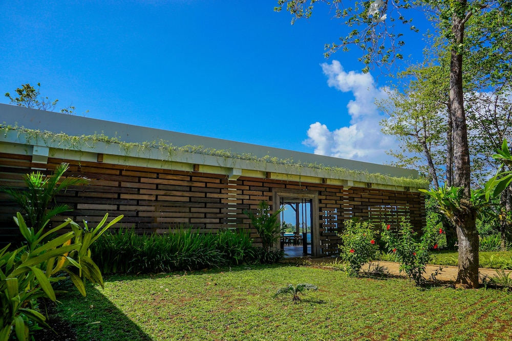 Naya Matahora Island Resort — hotel near Matahora Airport