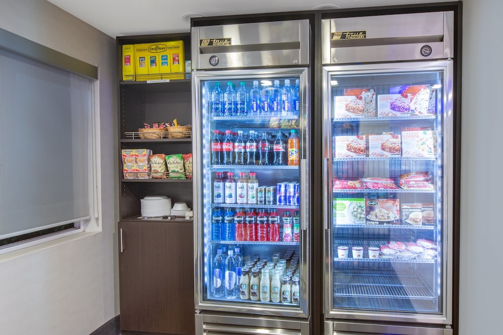 Holiday Inn Express Hotel & Suites Bishop by IHG - photo 33