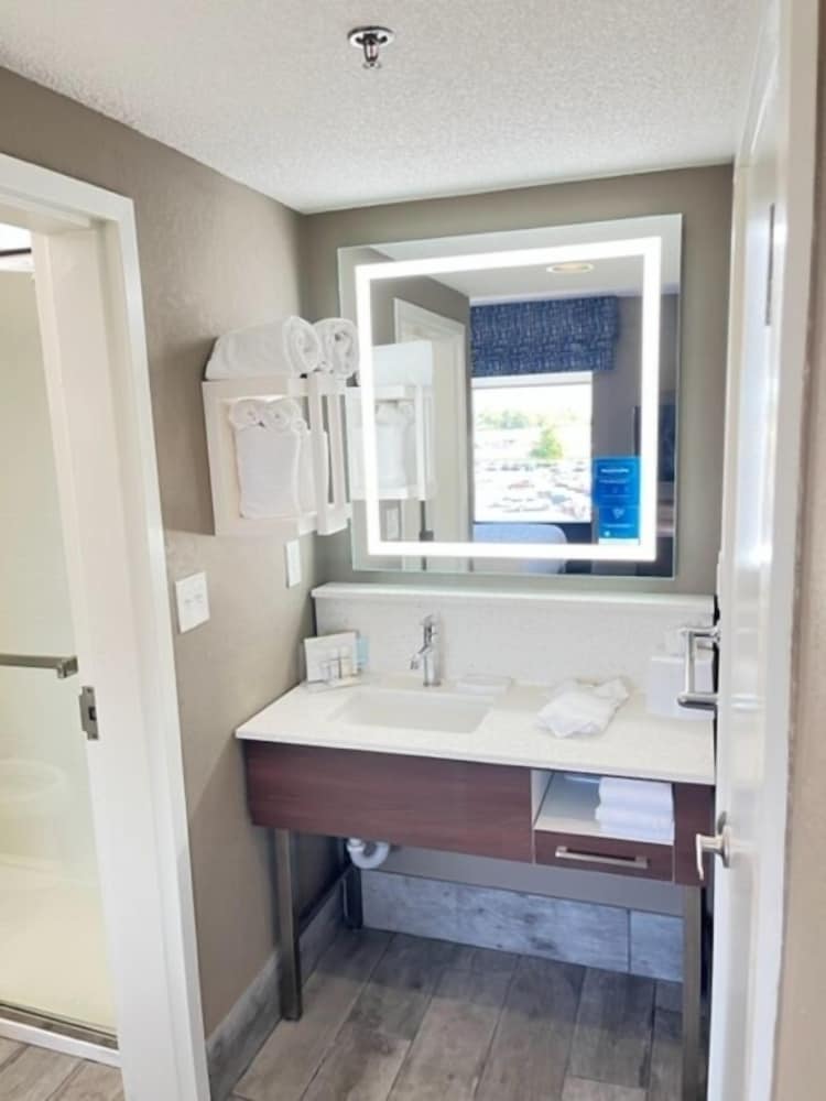 Hampton Inn & Suites Louisville East - photo 20