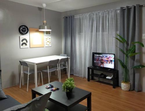 Cozy 2BR w Free Pool Access and Free Parking N224 — 4-Star Luxury Hotel in Manila, Philippines