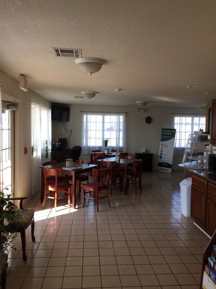 Rodeway Inn Goddard - photo 20