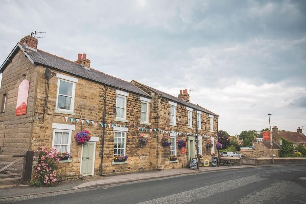 The Oak Wheel Pub — hotel in Scarborough