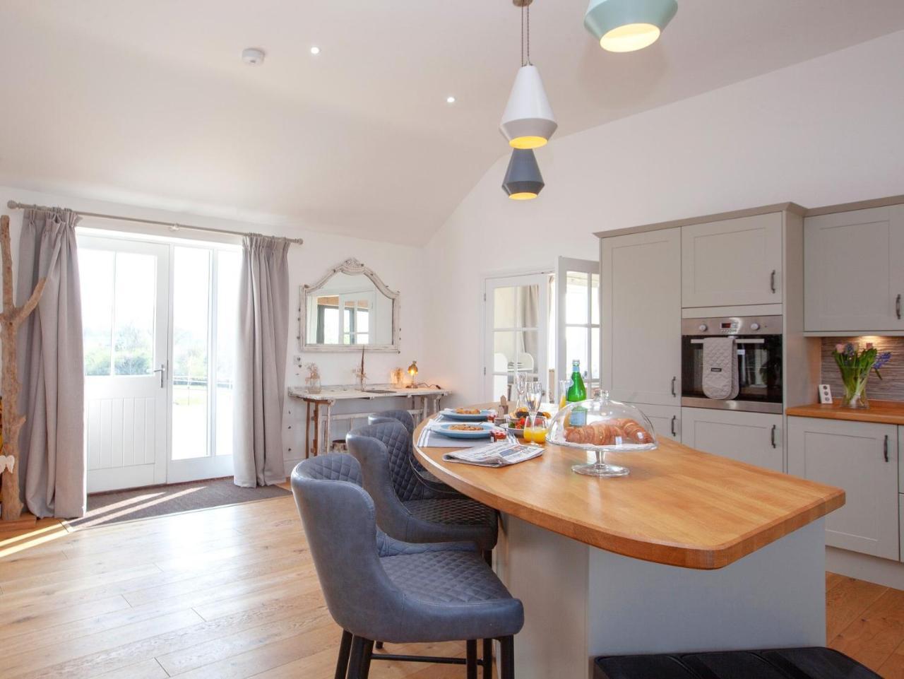 1 Bed in Little Broughton 74950