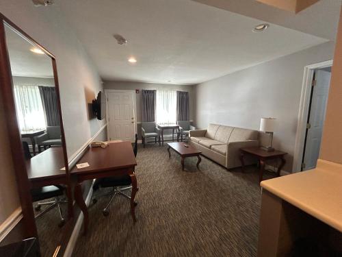 Golden Gables Inn Dazzler Select by Wyndham - photo 34