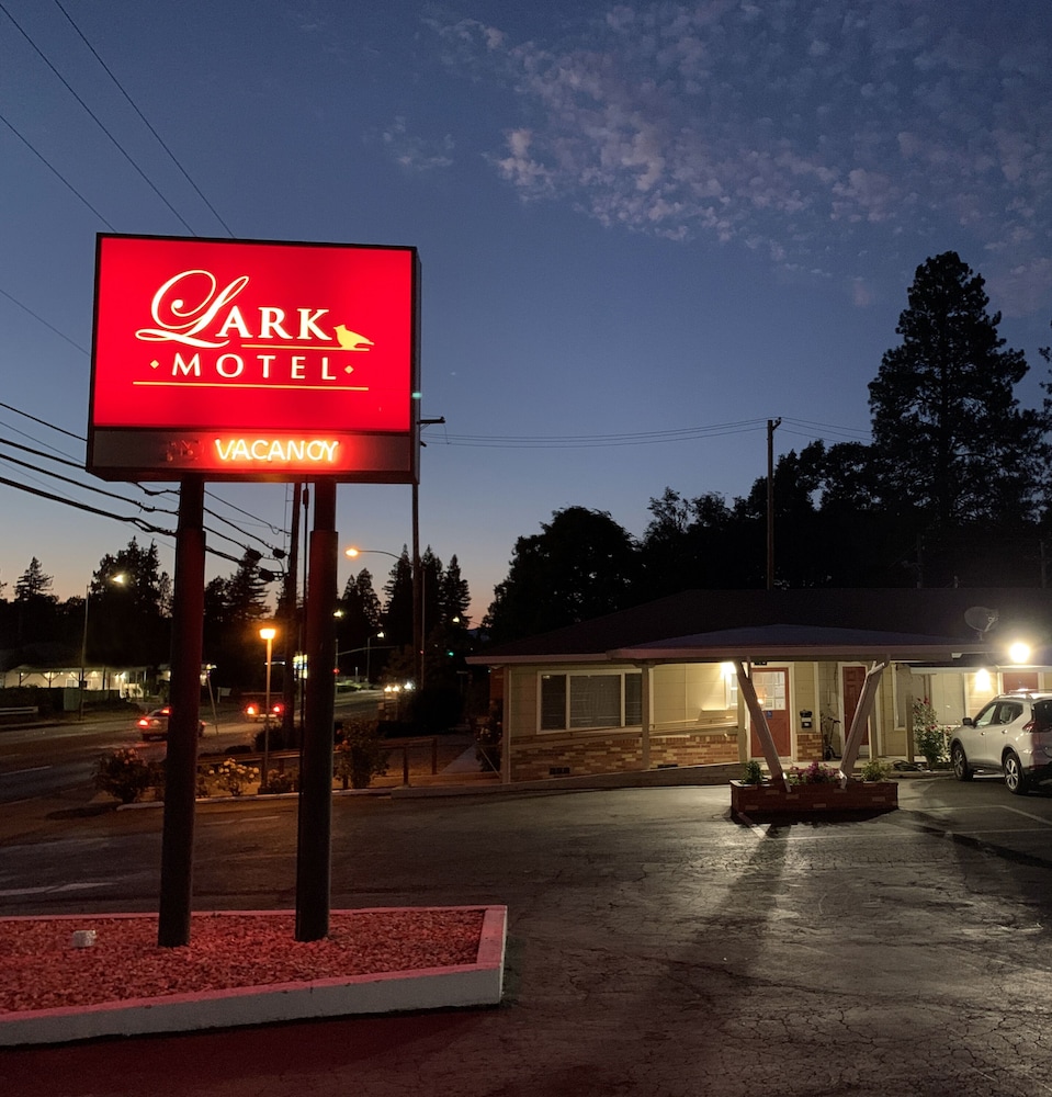Lark Motel - featured photo