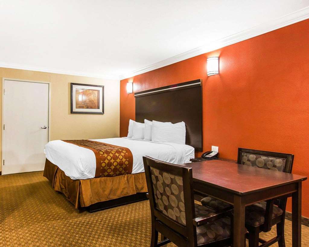 Rodeway Inn & Suites Corona - photo 10