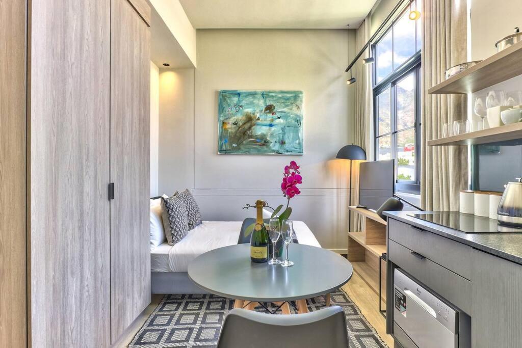 Modern Sunfilled Urban Apt at The Harri w views