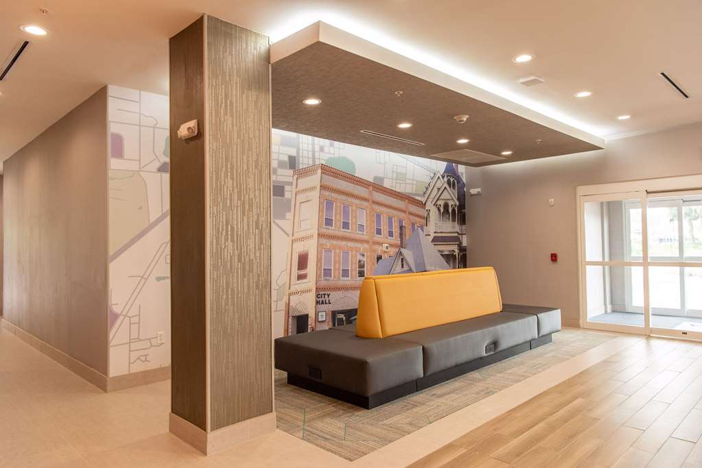 La Quinta Inn & Suite by Wyndham Lake City - photo 6