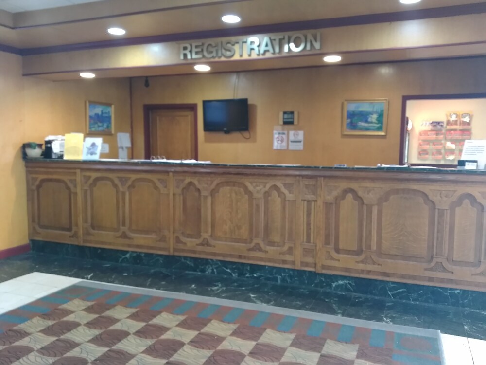 University Hotel & Suites - photo 2