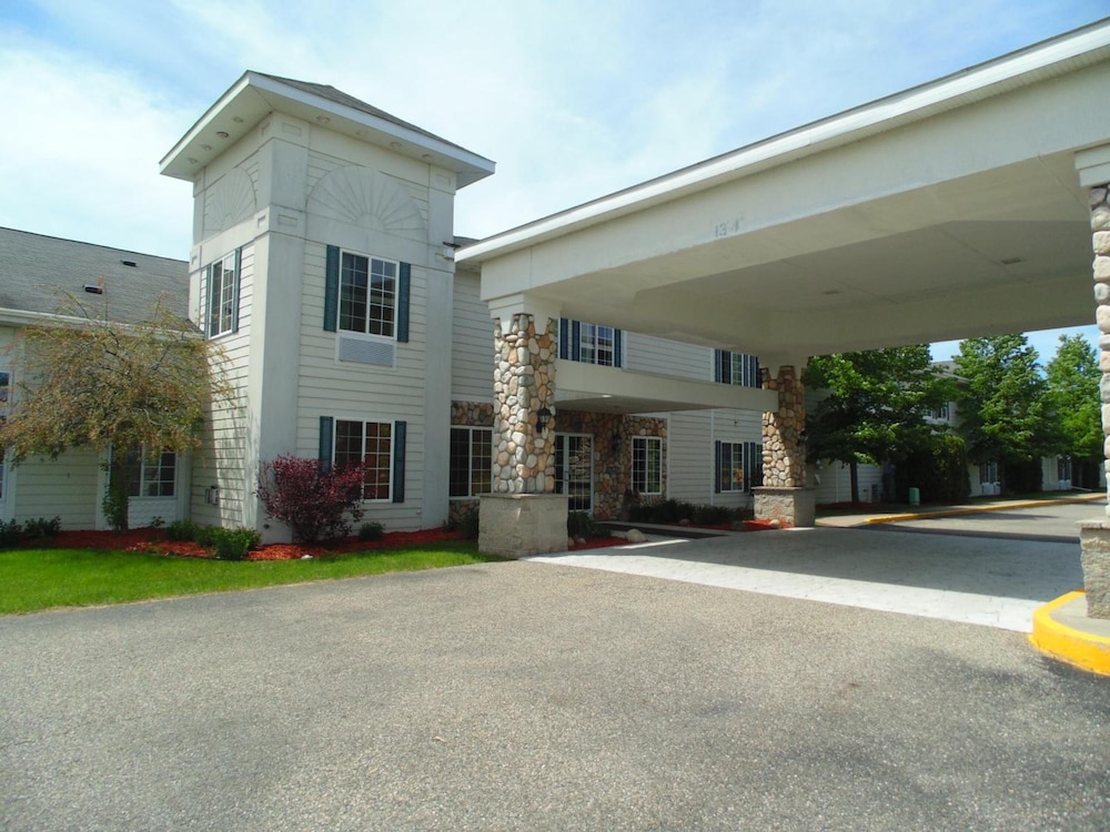American Inn and Suites Houghton Lake - featured photo