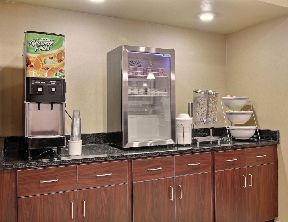 Cobblestone Inn & Suites Linton - photo 28