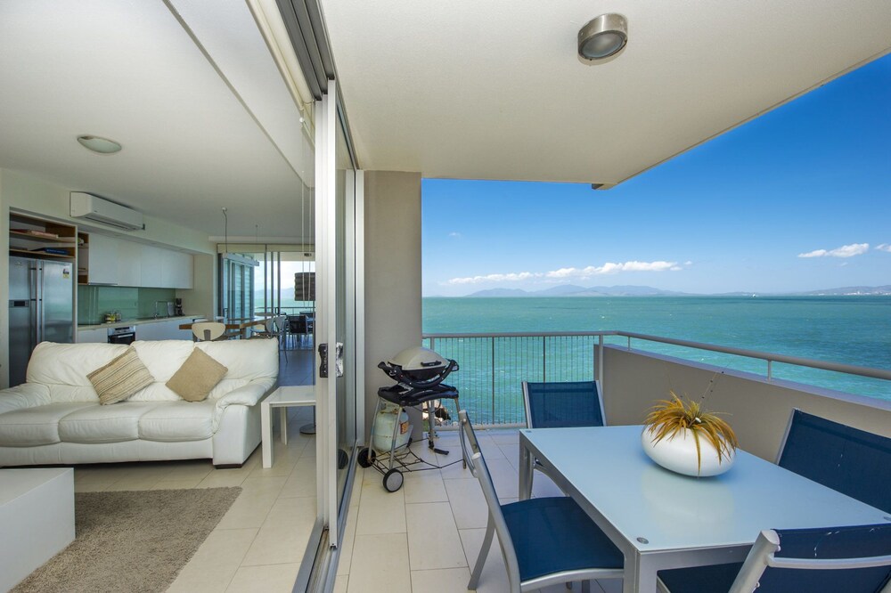 1 Bright Point Apartment 4201 — 4-Star Luxury Hotel in Nelly Bay, Australia