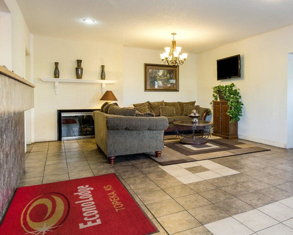 Econo Lodge Topeka Blvd. - photo 4