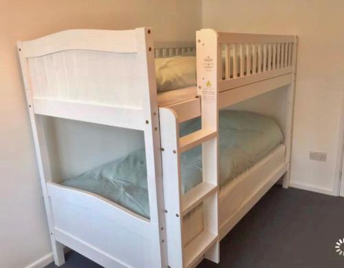 Great price lovely comfy flat.2 mins from the sea — 4-Star Luxury Hotel in Lyme Regis, United Kingdom