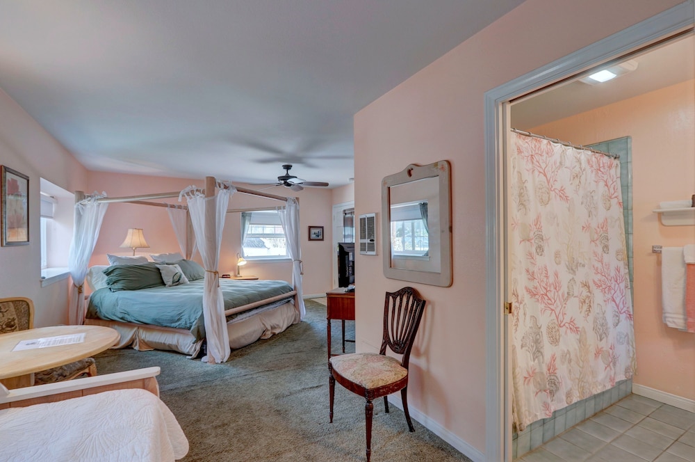 Pelican Cove Inn - photo 50