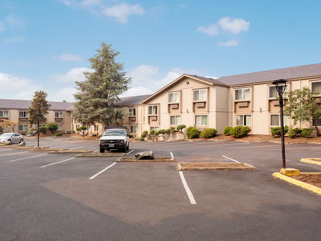 Red Lion Inn & Suites Grants Pass - photo 2