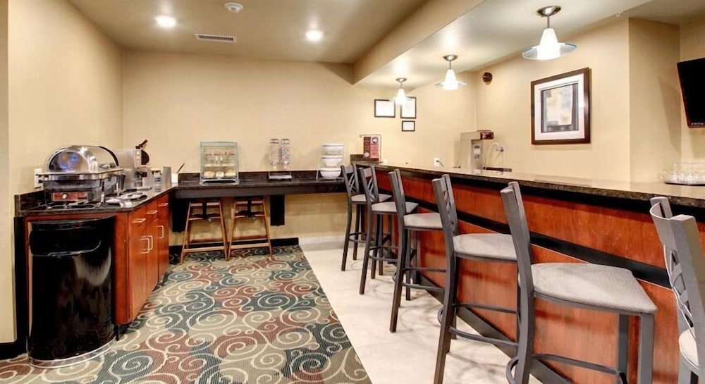 Cobblestone Inn & Suites Altamont - photo 44