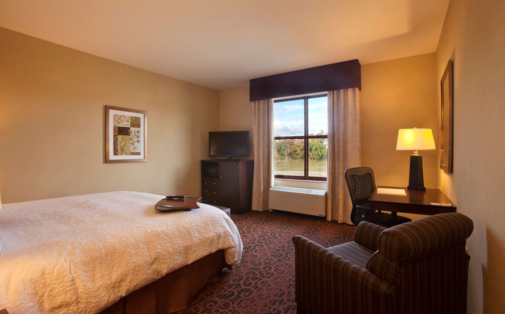 Hampton Inn Marquette Waterfront - photo 18