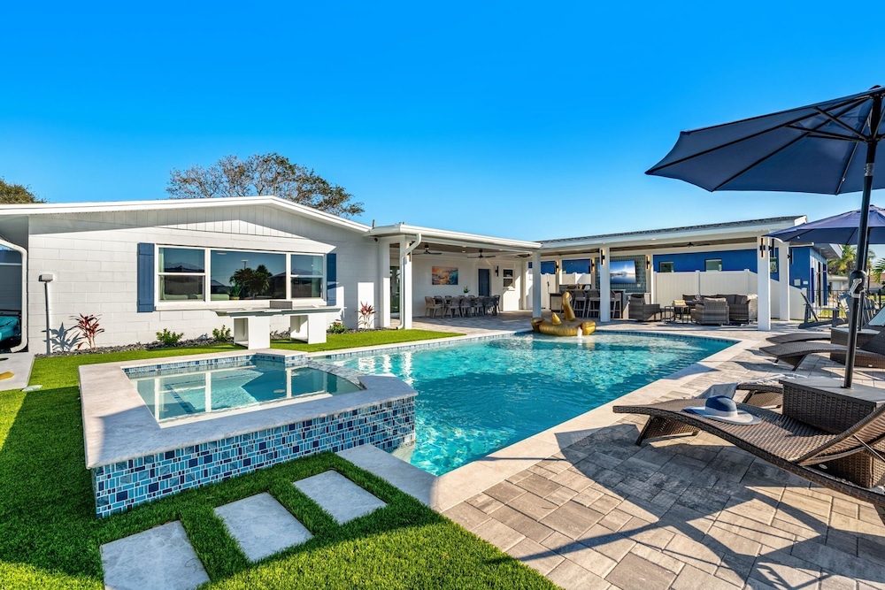 126 Deleon Rd in Cocoa Beach, United States