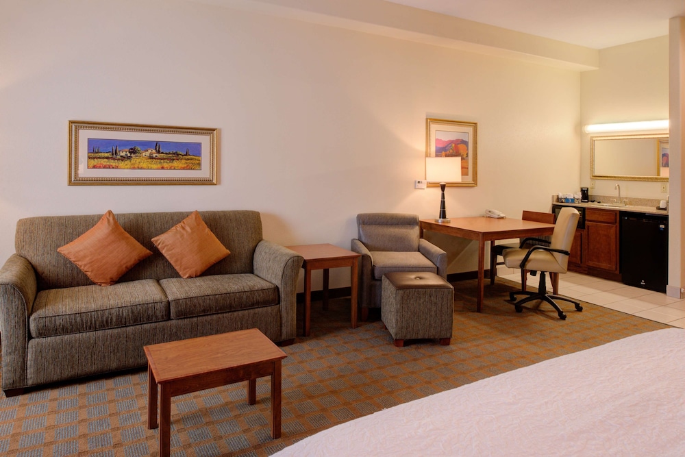 Hampton Inn & Suites Ontario - photo 12