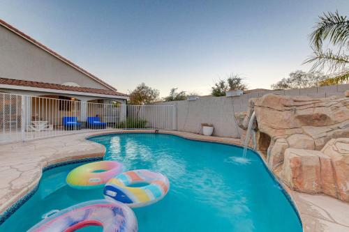 Beautiful 5BR w King Beds Pool & Hot Tub Games