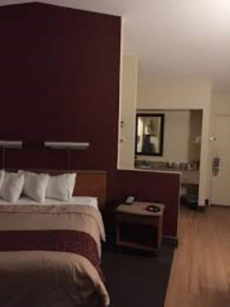 Red Roof Inn San Dimas Fairplex - photo 9