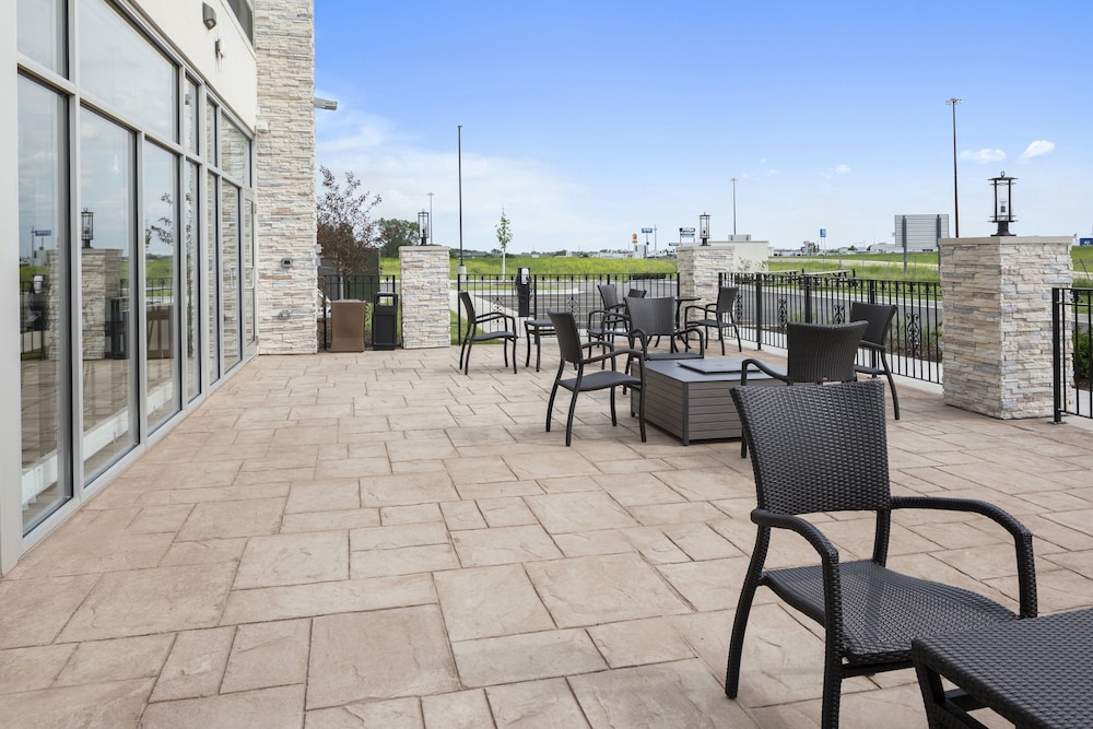 Holiday Inn Express & Suites Bourbonnais East Bradley by IHG - photo 12