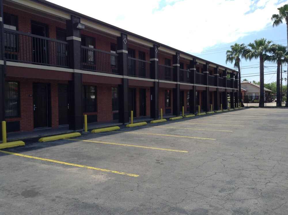 Sky Palace Inn and Suites Laredo - photo 44