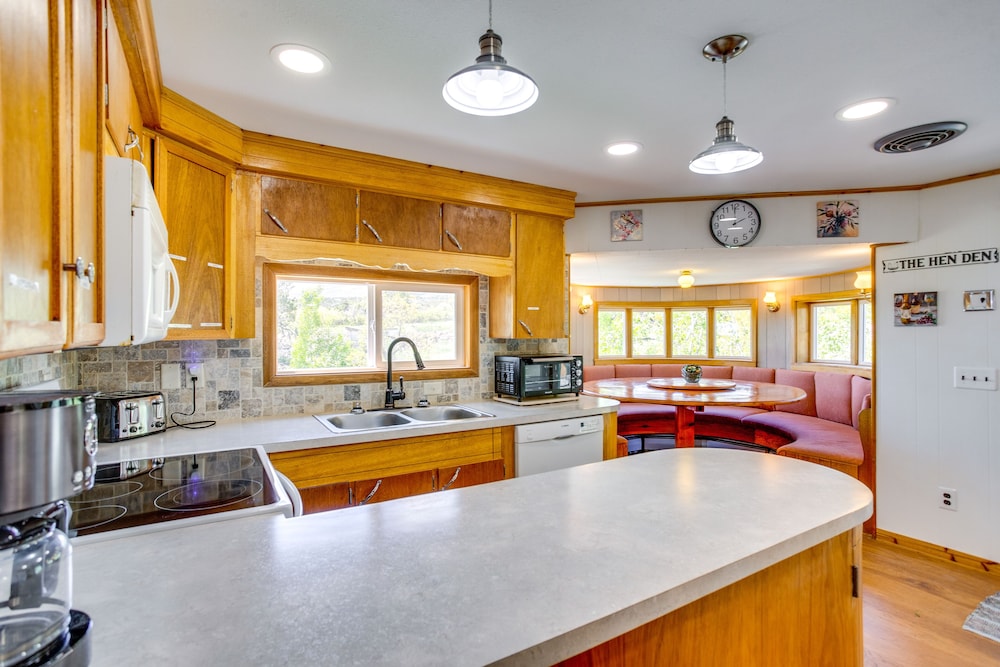 Sunny Cedaredge Home With Mtn Views Hike And Fish 19217930 — Cedaredge