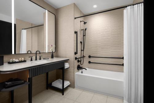 Renaissance Milwaukee West Hotel - photo 18