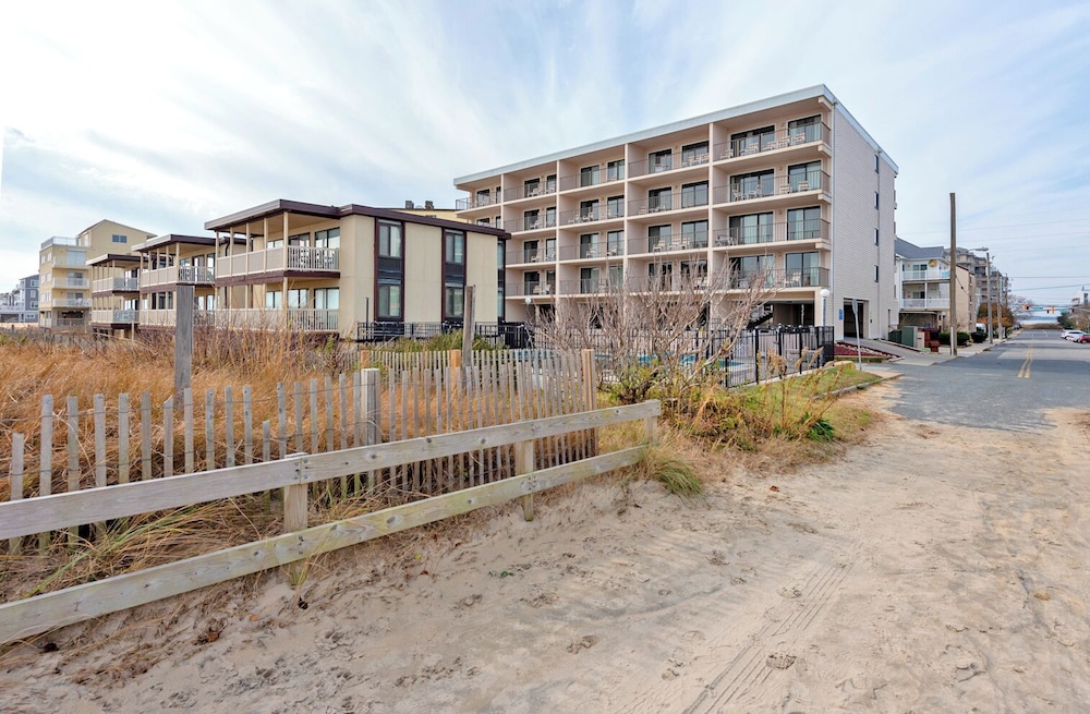 Saint Tropez by Capital Vacations - featured photo