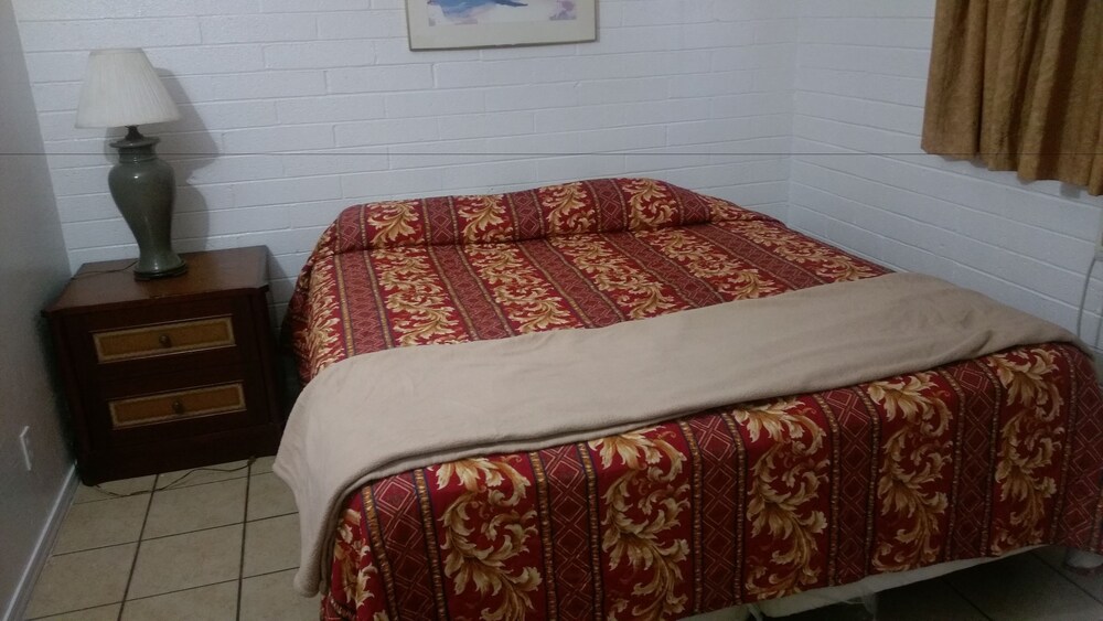 Best Inn and Suites - photo 3