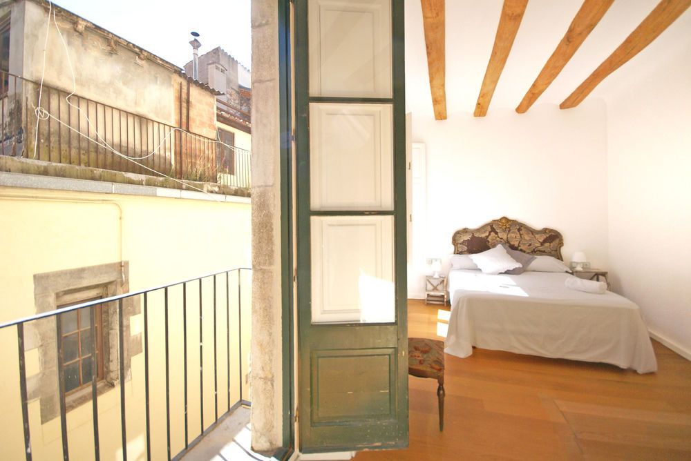 Ayuntamiento II Apartment — 4-Star Luxury Hotel in Girona, Spain