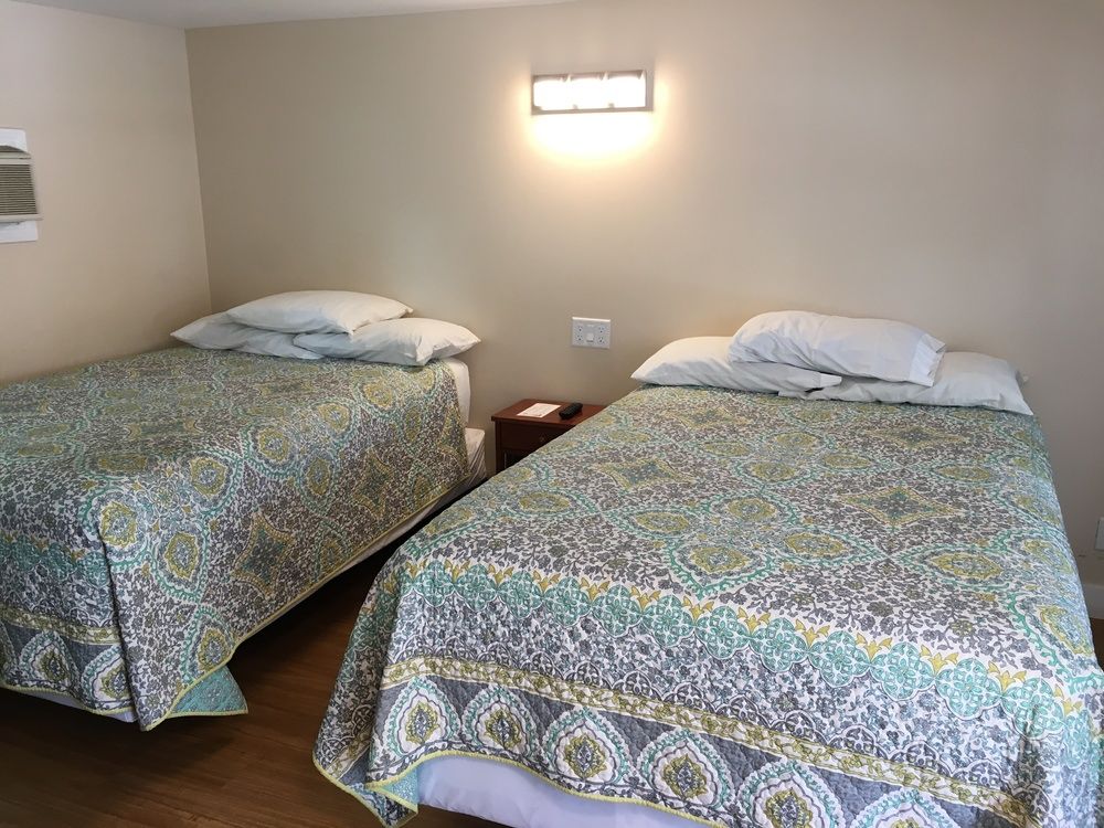Emerald Isle Motel — Hampton