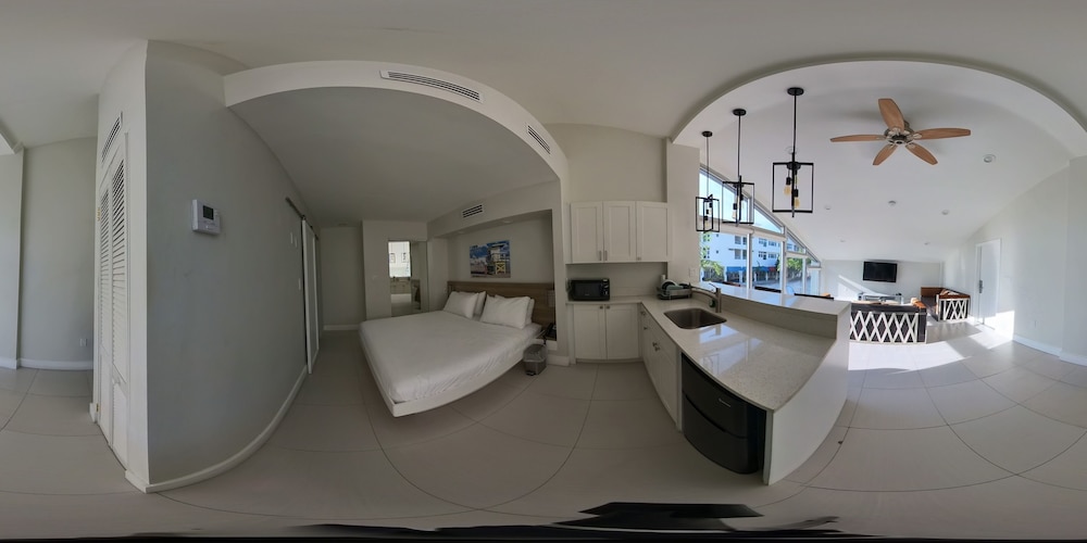 The Biscayne Hotel - photo 7