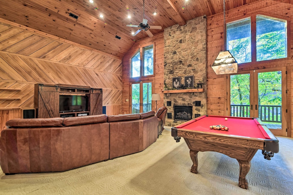 Serene Lewisburg Lakefront Retreat with Dock — hotel in Lewisburg