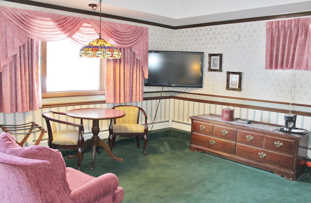 Sara Placid Inn & Suites - photo 15