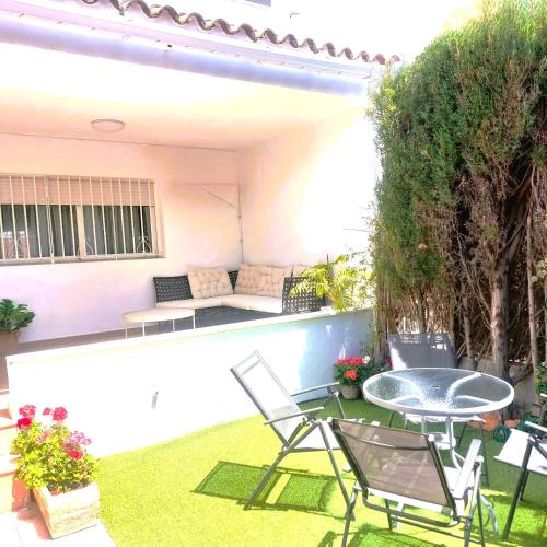 Casa adosada Gran Avenida con billar — 4-Star Luxury Hotel in Benicassim, Spain