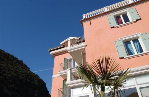 Villa Bellaria — 4-Star Luxury Hotel in Riva Del Garda, Italy