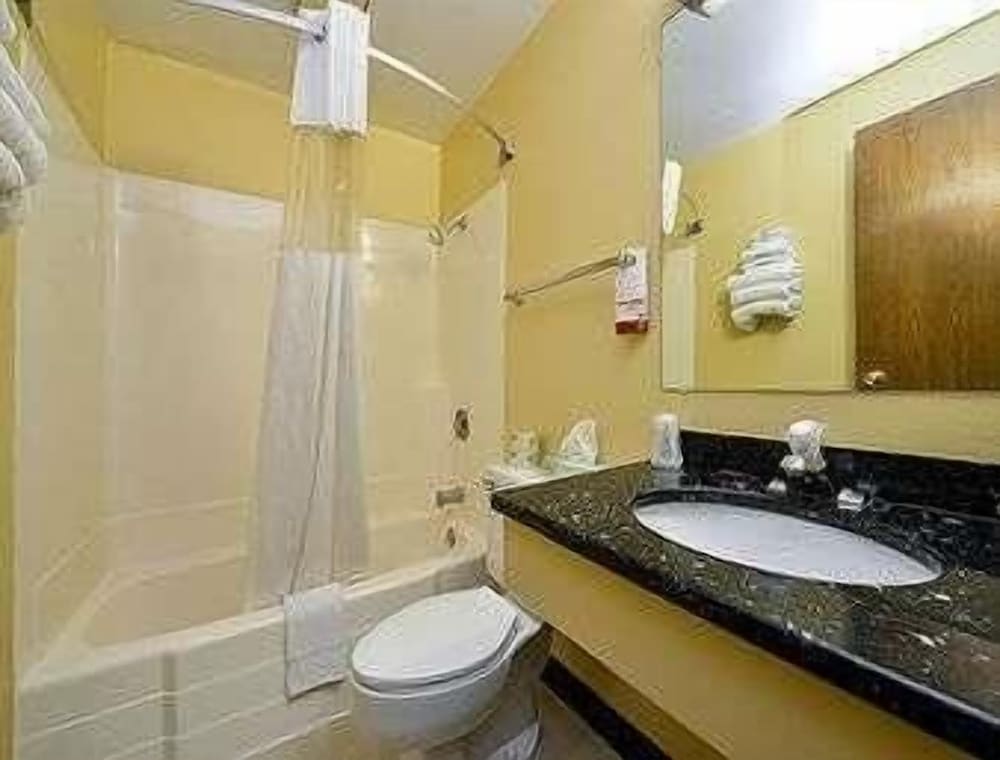 Super 8 by Wyndham Minot Airport - photo 23