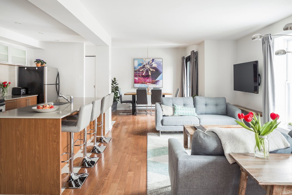 MTLVacationRentals Suite Mont Royal 3 queen beds 1 5 Ba — 4-Star Luxury Hotel in Montreal, Canada