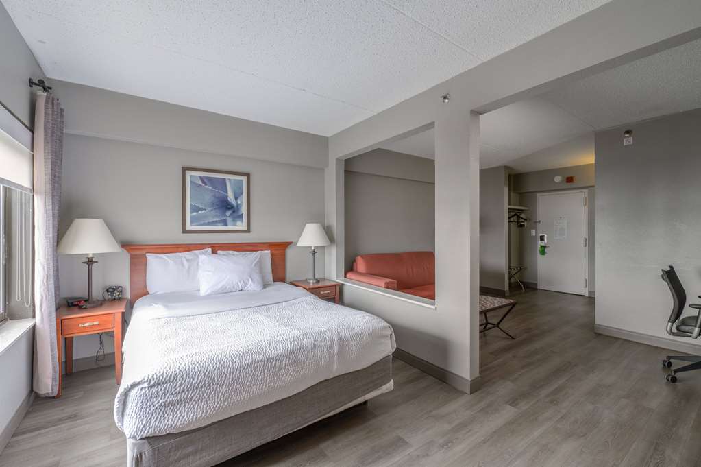 La Quinta Inn & Suites by Wyndham New Haven - photo 26
