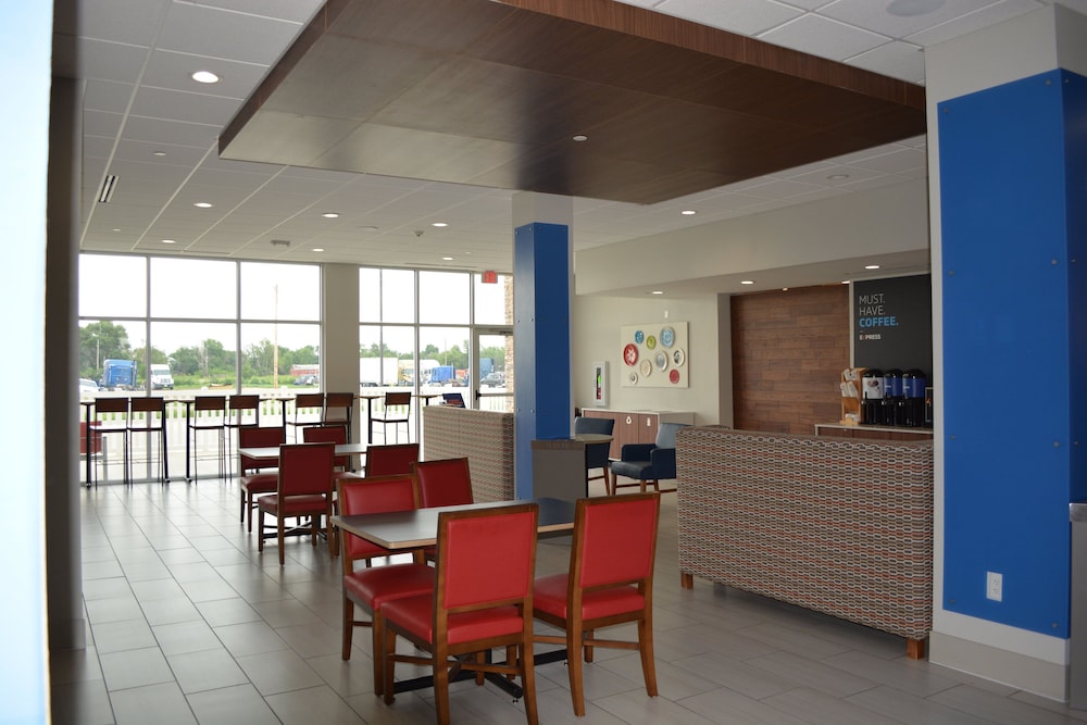 Holiday Inn Express & Suites Liberal by IHG - photo 19