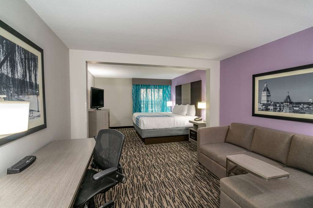 La Quinta Inn & Suites by Wyndham Clarksville - photo 18