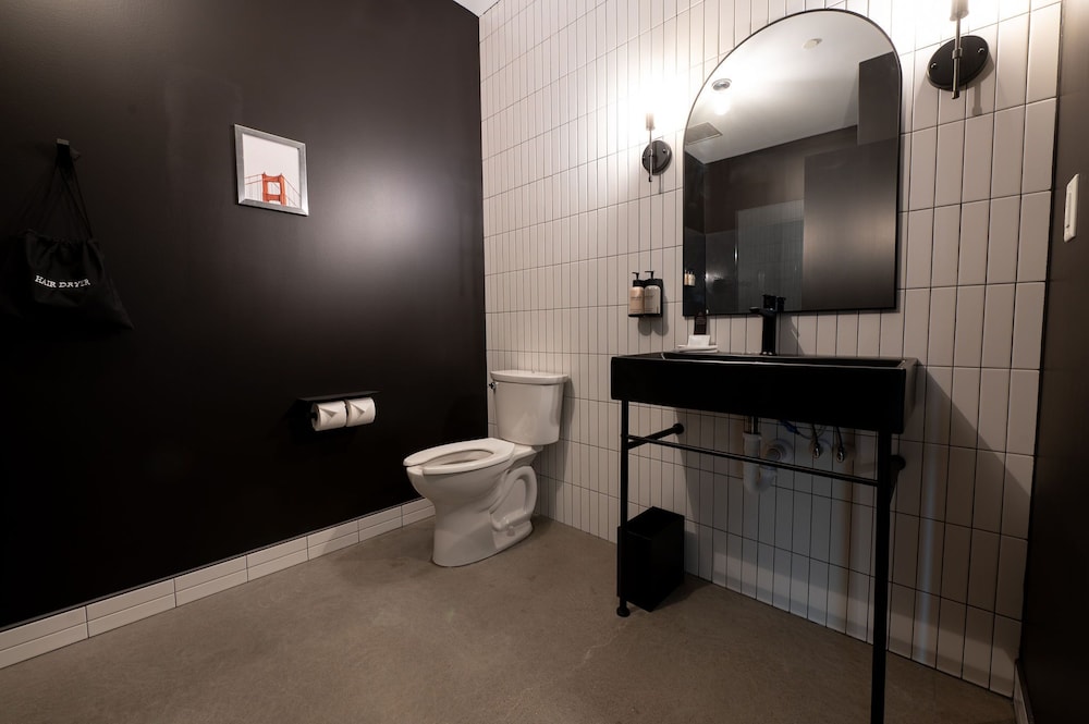 Arch and Cable Hotel - photo 34
