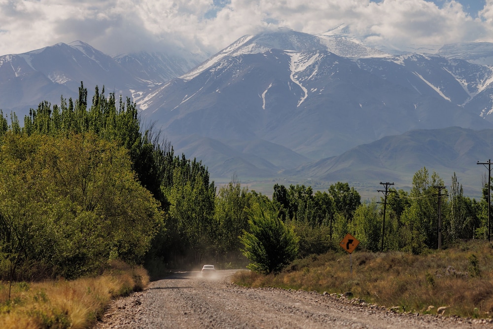 Om Ifinity Lodge — 4-Star Luxury Hotel in Tupungato, Argentina